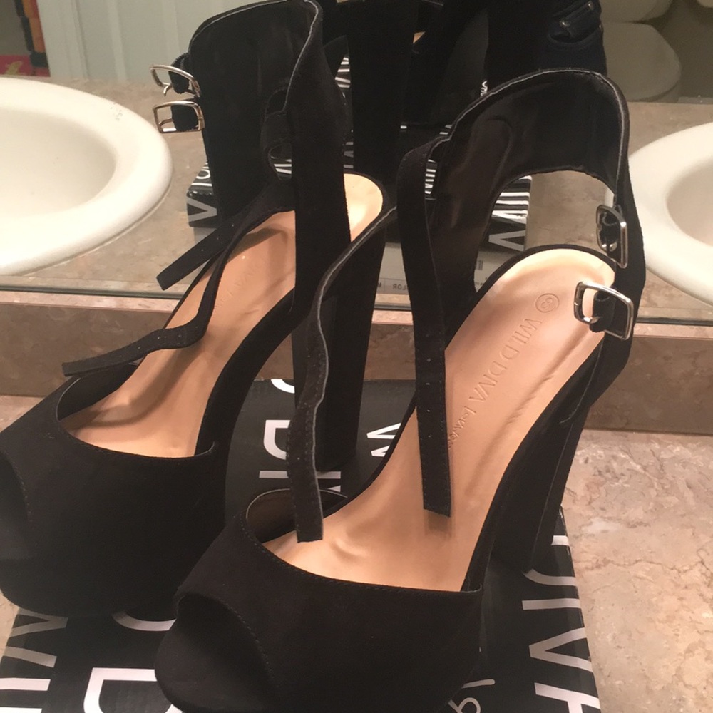 Open toe platform heel